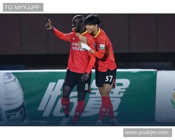 连续三场进球向余望半转身扫射收获赛季第17球铜梁龙1-1扳平比分